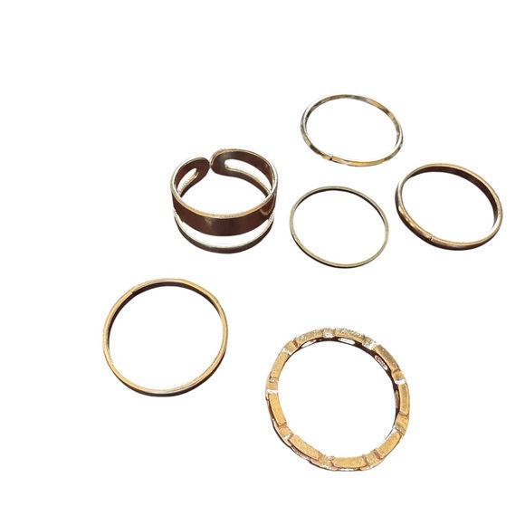7 Piece Set Stackable Gold Rings - Picture 7 of 7